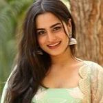 आयशा खान ने अंधेरी आउटिंग में अपने एलिगेंट ग्रीन ट्रेडिशनल लुक से जीता दिल